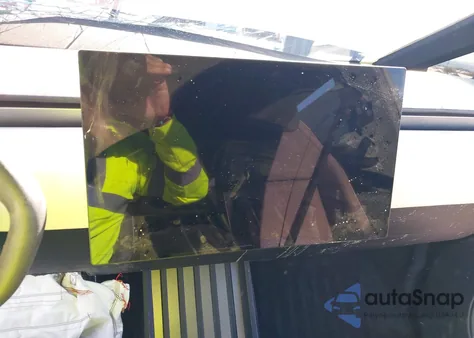 2024 Tesla Cybertruck z USA, uszkodzony, nr VIN 7G2CEHED2RA005217